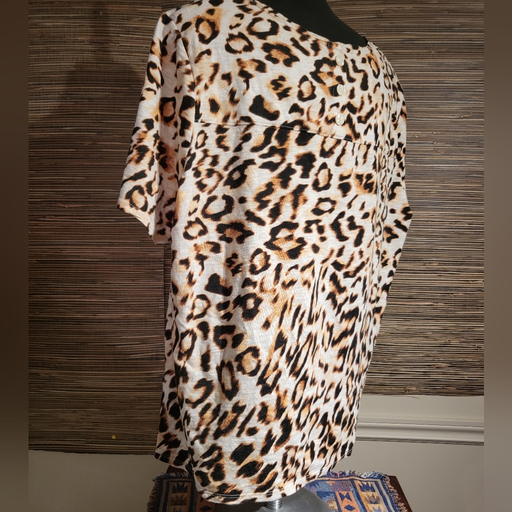 Chicos Short Sleeve Animal print